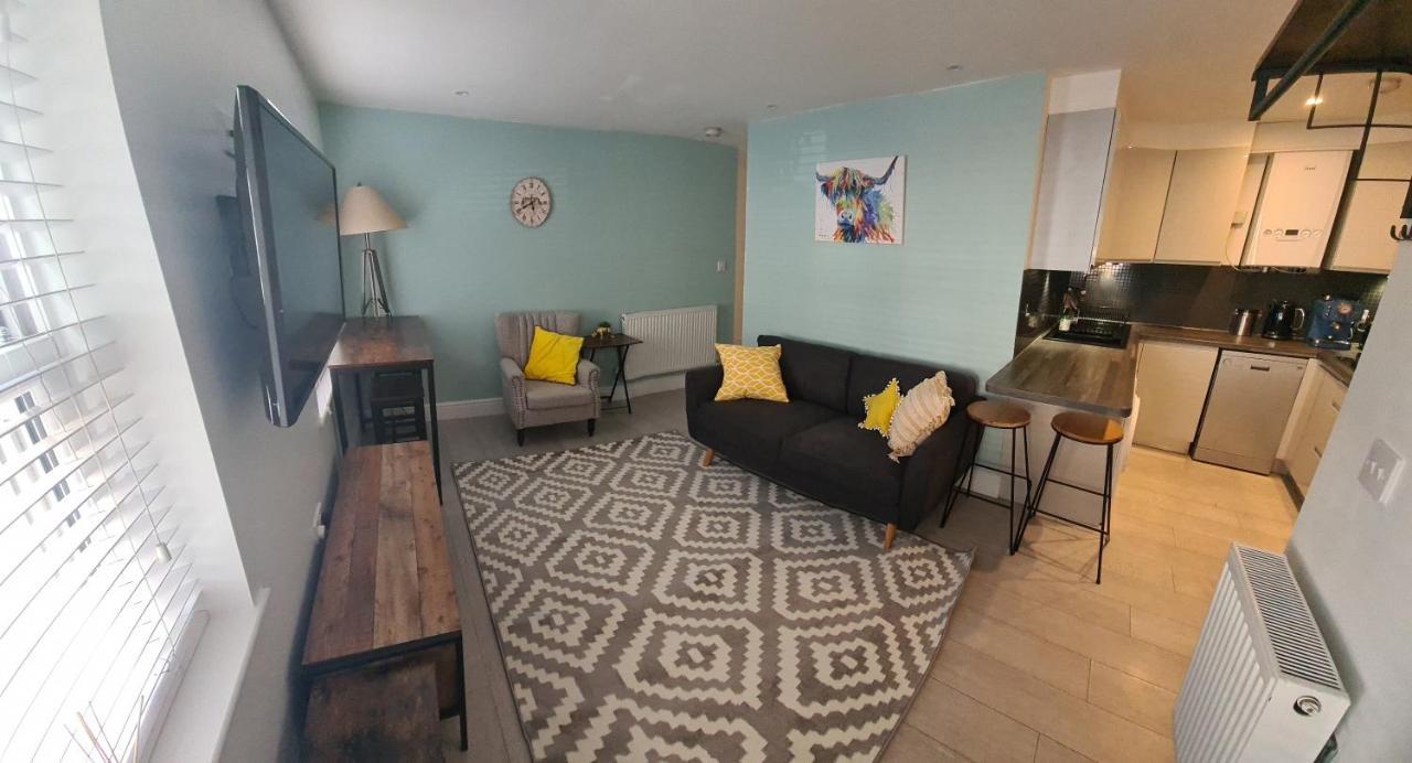 2 Bed Home From Home Apartments Лондон Екстериор снимка